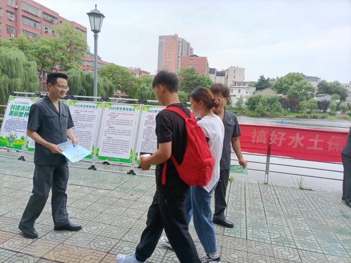 开展生态环境保护普法宣传.jpg 开展生态环境保护普法宣传.jpg