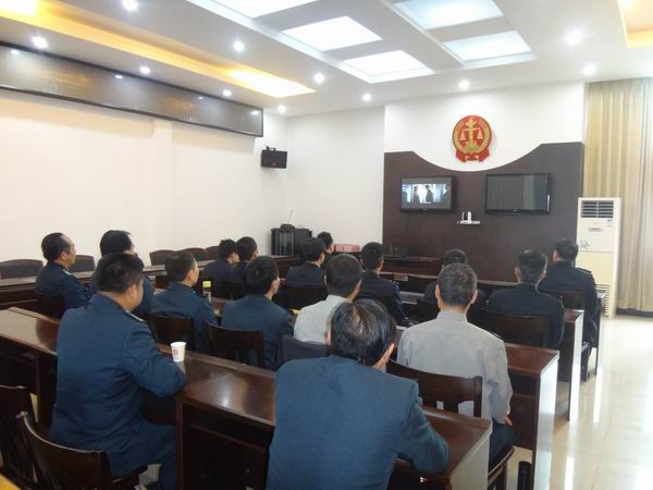 法警大队组织观看教育警示片.jpg