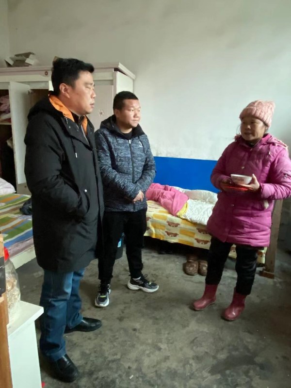 困难党员 (1).jpg