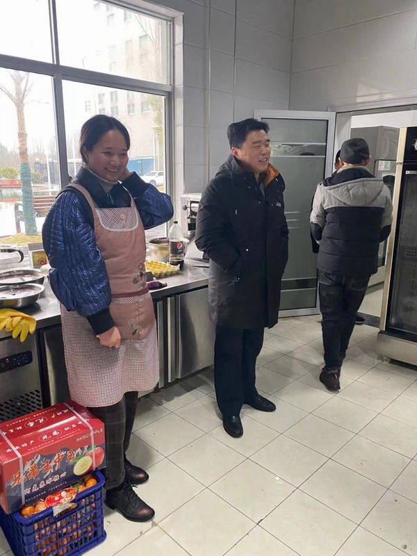 食堂工作人员.jpg