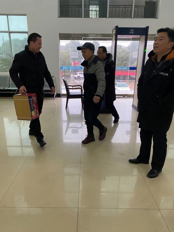 慰问法庭照片 (8).jpg